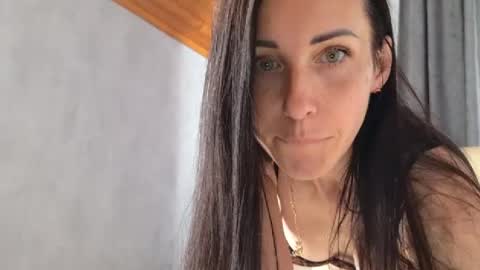 LinaLivee online show from July 14, 2026, 10:09 am
