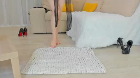 Lina Fanslymysensualworld online show from June 19, 2026, 7:23 am