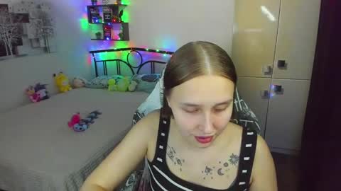 Lina online show from May 4, 2026, 9:33 pm