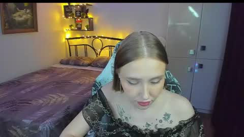 Lina online show from June 12, 2026, 9:35 pm
