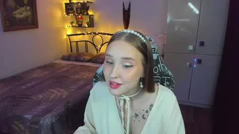 Lina online show from June 15, 2026, 9:39 pm