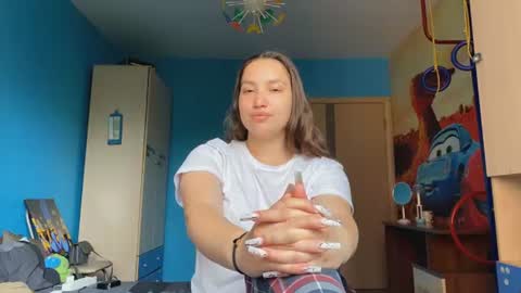 Elin online show from June 19, 2026, 7:34 am