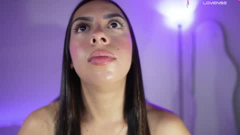 Lincy Rios  online show from April 24, 2026, 6:43 pm