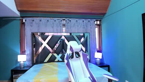  Linda  online show from February 4, 2025, 6:06 pm