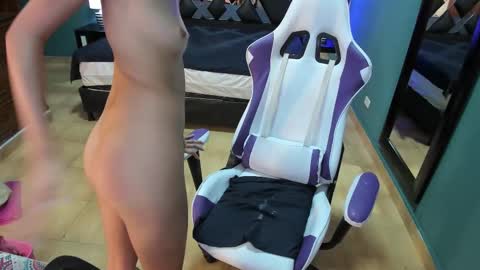  Linda  online show from February 16, 2025, 8:55 pm