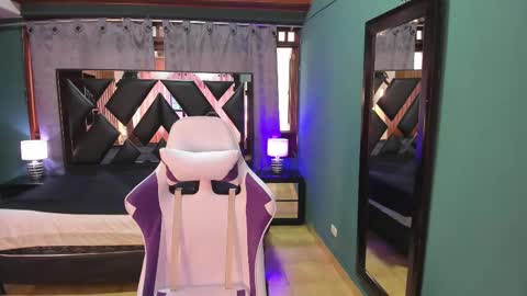  Linda  online show from February 25, 2025, 6:09 pm