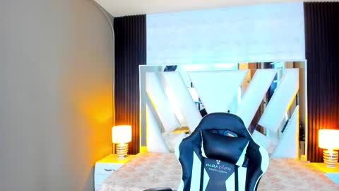  Linda  online show from October 18, 2025, 6:41 pm