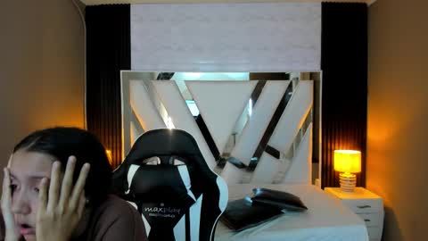  Linda  online show from October 26, 2025, 1:06 pm