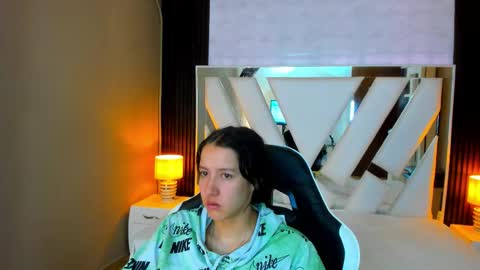  Linda  online show from November 2, 2025, 12:51 pm