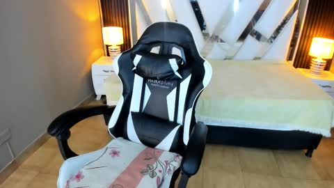  Linda  online show from February 22, 2026, 1:42 pm