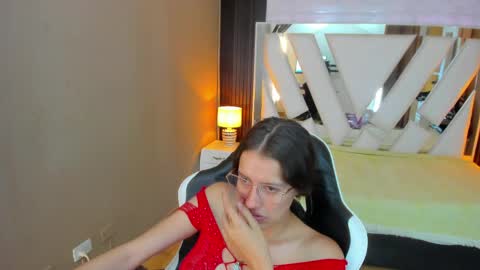  Linda  online show from April 15, 2026, 6:37 pm