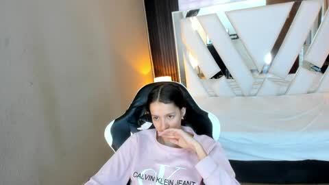  Linda  online show from April 26, 2026, 1:42 pm