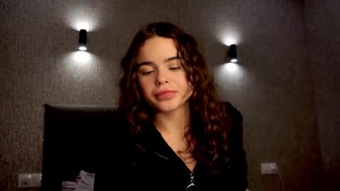 Snapshot of linda_clarsss chatting on November 26, 2025, 1:45 pm Linda online show from November 26, 2025, 1:45 pm