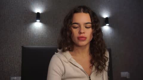 Snapshot of linda_clarsss chatting on December 14, 2025, 1:49 pm Linda online show from December 14, 2025, 1:49 pm