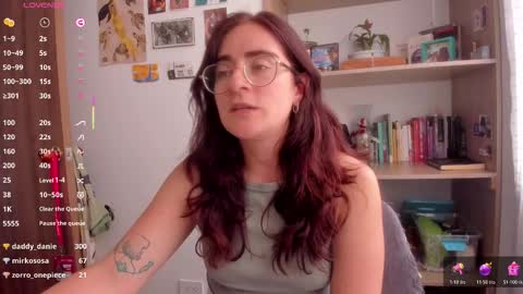 Giggles  online show from January 5, 2026, 5:27 pm