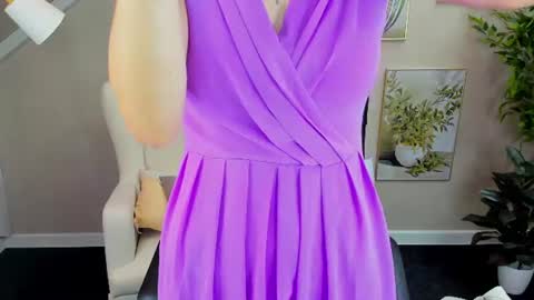 Snapshot of linda_jonys chatting on August 3, 2026, 9:15 am Linda online show from August 3, 2026, 9:15 am