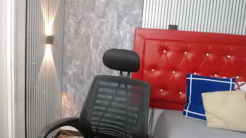 Snapshot of linda_milf__ chatting on June 14, 2026, 12:18 pm Linda online show from June 14, 2026, 12:18 pm