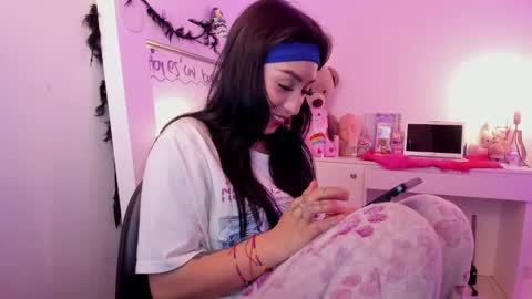 Snapshot of linda_milleer_ chatting on November 12, 2025, 9:47 pm Lindaa maria online show from November 12, 2025, 9:47 pm