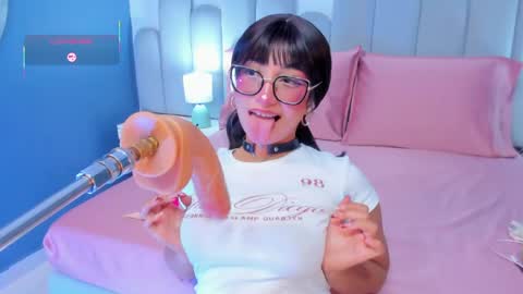 linda_sofi__ online show from April 30, 2026, 8:57 pm