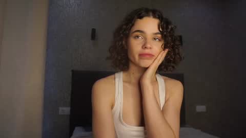 Snapshot of lindaaii chatting on June 19, 2026, 1:37 pm Linda online show from June 19, 2026, 1:37 pm