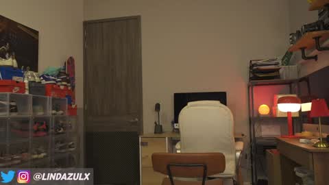 Nia  online show from October 18, 2025, 1:08 am