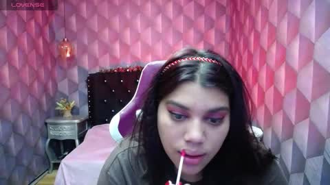 Snapshot of lindabreexlove chatting on December 26, 2024, 2:22 am online show from December 26, 2024, 2:22 am