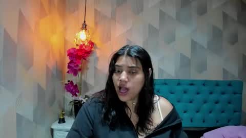 Snapshot of lindabreexlove chatting on February 1, 2026, 3:54 pm online show from February 1, 2026, 3:54 pm