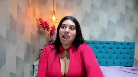 Snapshot of lindabreexlove chatting on June 3, 2026, 4:45 pm online show from June 3, 2026, 4:45 pm
