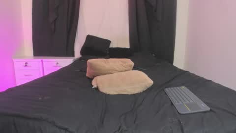 Snapshot of lindacastro2 chatting on March 4, 2025, 4:30 pm ig linda cw2 online show from March 4, 2025, 4:30 pm