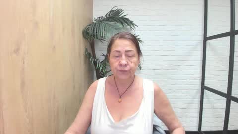 Snapshot of lindahottie chatting on April 1, 2026, 5:08 am Linda online show from April 1, 2026, 5:08 am