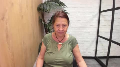 Snapshot of lindahottie chatting on April 17, 2026, 5:38 pm Linda online show from April 17, 2026, 5:38 pm