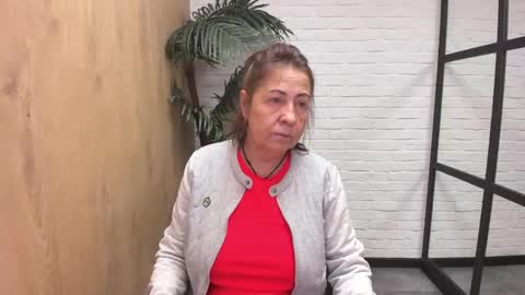 Snapshot of lindahottie chatting on April 28, 2026, 5:12 am Linda online show from April 28, 2026, 5:12 am