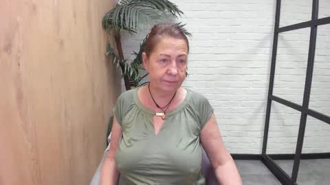 Snapshot of lindahottie chatting on April 29, 2026, 5:30 pm Linda online show from April 29, 2026, 5:30 pm