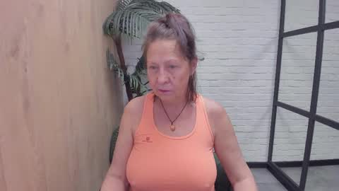 Snapshot of lindahottie chatting on May 14, 2026, 5:47 am Linda online show from May 14, 2026, 5:47 am