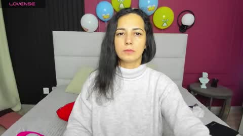 Snapshot of lindainsatiable chatting on October 3, 2025, 12:51 am Linda online show from October 3, 2025, 12:51 am