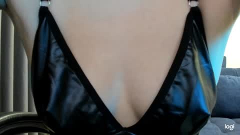 Snapshot of lindamei chatting on September 18, 2025, 4:53 pm lindamei online show from September 18, 2025, 4:53 pm