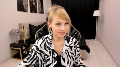Snapshot of lindasandy chatting on November 6, 2025, 10:49 am lindasandy online show from November 6, 2025, 10:49 am