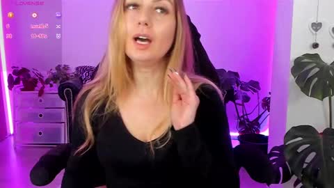 Linda  --  online show from February 15, 2025, 9:48 pm