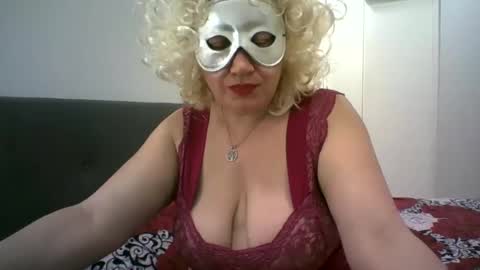 Snapshot of lindaxsmile chatting on February 9, 2025, 1:00 am LindaXSmile online show from February 9, 2025, 1:00 am