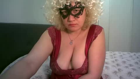 Snapshot of lindaxsmile chatting on February 13, 2025, 8:24 pm LindaXSmile online show from February 13, 2025, 8:24 pm