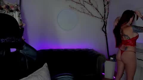 Lindsay    online show from January 11, 2026, 9:20 pm