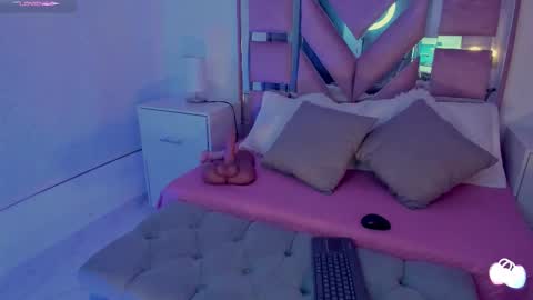 Lindsey Moss online show from September 29, 2025, 12:16 am