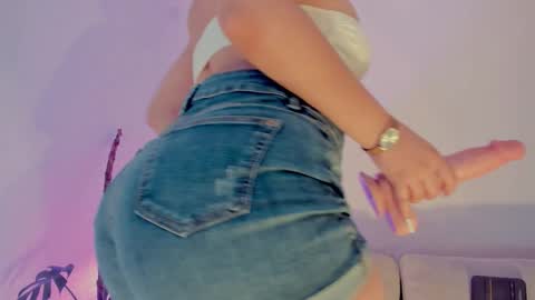 Lindsey Moss online show from October 18, 2025, 12:35 am