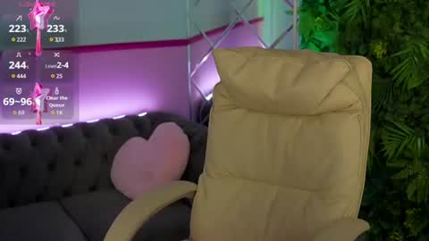 Snapshot of lindsyrawr chatting on July 11, 2026, 7:22 am Lindsy online show from July 11, 2026, 7:22 am