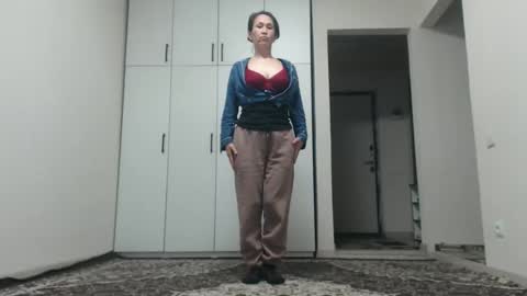LinKissKiss online show from April 21, 2026, 6:52 am