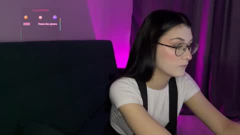 Snapshot of linna4cute chatting on November 24, 2025, 9:42 am Welcome honey Im Linna 3 online show from November 24, 2025, 9:42 am