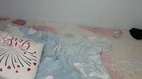 Linniecarol online show from November 3, 2025, 10:42 pm