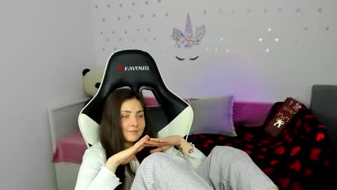 Snapshot of linphea chatting on January 17, 2026, 5:49 pm Tina online show from January 17, 2026, 5:49 pm