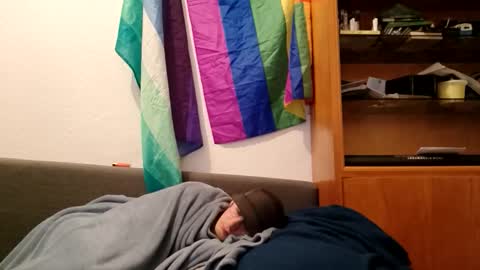 linushugebttm420 online show from April 22, 2026, 10:33 pm