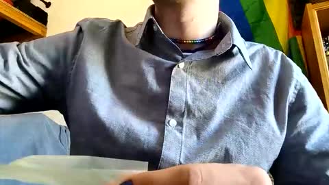 linushugebttm420 online show from April 23, 2026, 11:42 am